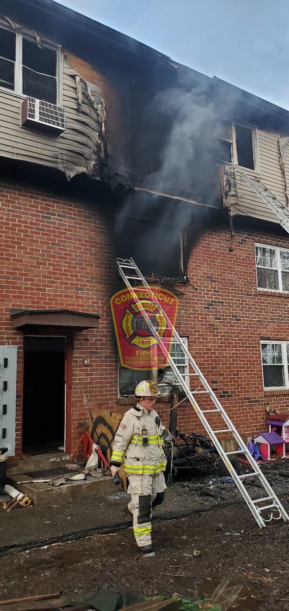 ctfirephoto's tweet photo. Happening now! We have CFPA member Rob Ladd (@NlcFire) on scene of a two alarm fire in Willimantic, CT
@WillimanticFD 
#fire #structurefire #workingfire #2ndalarm https://t.co/vYDjR3s9yJ