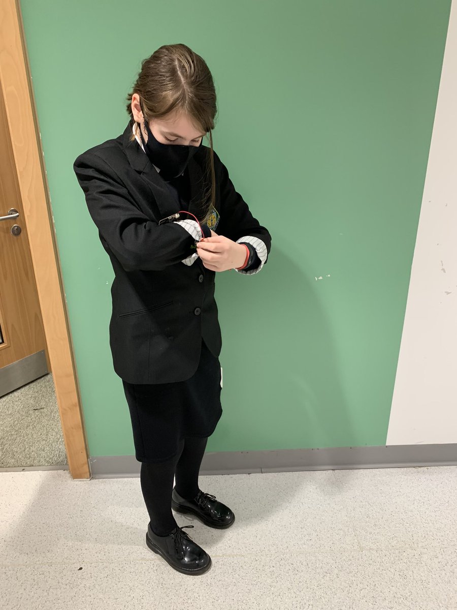 OLSPECOTEAM's tweet photo. S1 getting active coding their Microbits to become a step counter @OLSPHigh #countsteps #getactive #walk https://t.co/YVyaXkH3Cy