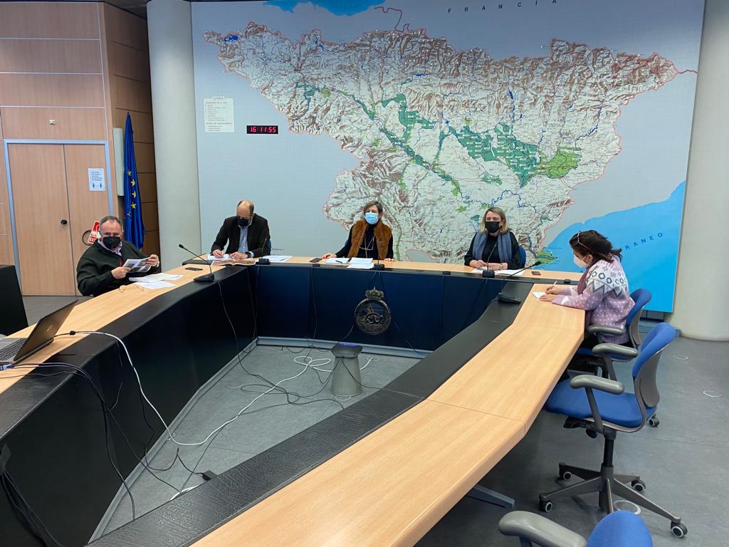 Gobierno de La Rioja (@lariojaorg) on Twitter photo 💧El Gobierno de La Rioja, <a href="/DelGobenLaRioja/">Delegación del Gobierno de España en La Rioja</a> y <a href="/CH_Ebro/">CH del Ebro</a> se reúnen para hacer seguimiento de las intervenciones de emergencia en la comunidad tras los episodios de inundación en el Ebro
▶️Noticia: actualidad.larioja.org/noticia?n=not-… 💧El Gobierno de La Rioja, <a href="/DelGobenLaRioja/">Delegación del Gobierno de España en La Rioja</a> y <a href="/CH_Ebro/">CH del Ebro</a> se reúnen para hacer seguimiento de las intervenciones de emergencia en la comunidad tras los episodios de inundación en el Ebro
▶️Noticia: actualidad.larioja.org/noticia?n=not-…