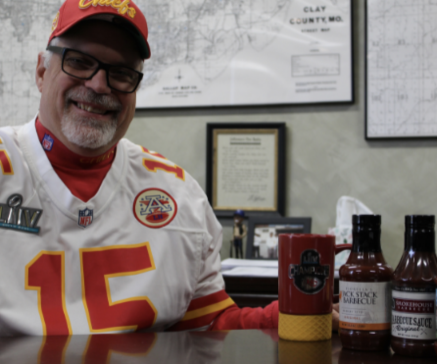 cincylibrary's tweet photo. With our @Bengals facing the Chiefs in the #AFCChampionship, Cincy Library is placing a bet against @MCPLMO! The winning library's foundation will get a contribution from the losing library director—and will also try a staple food (@skyline_chili) from the winning city! 🐅 https://t.co/dA5ugUkFI9