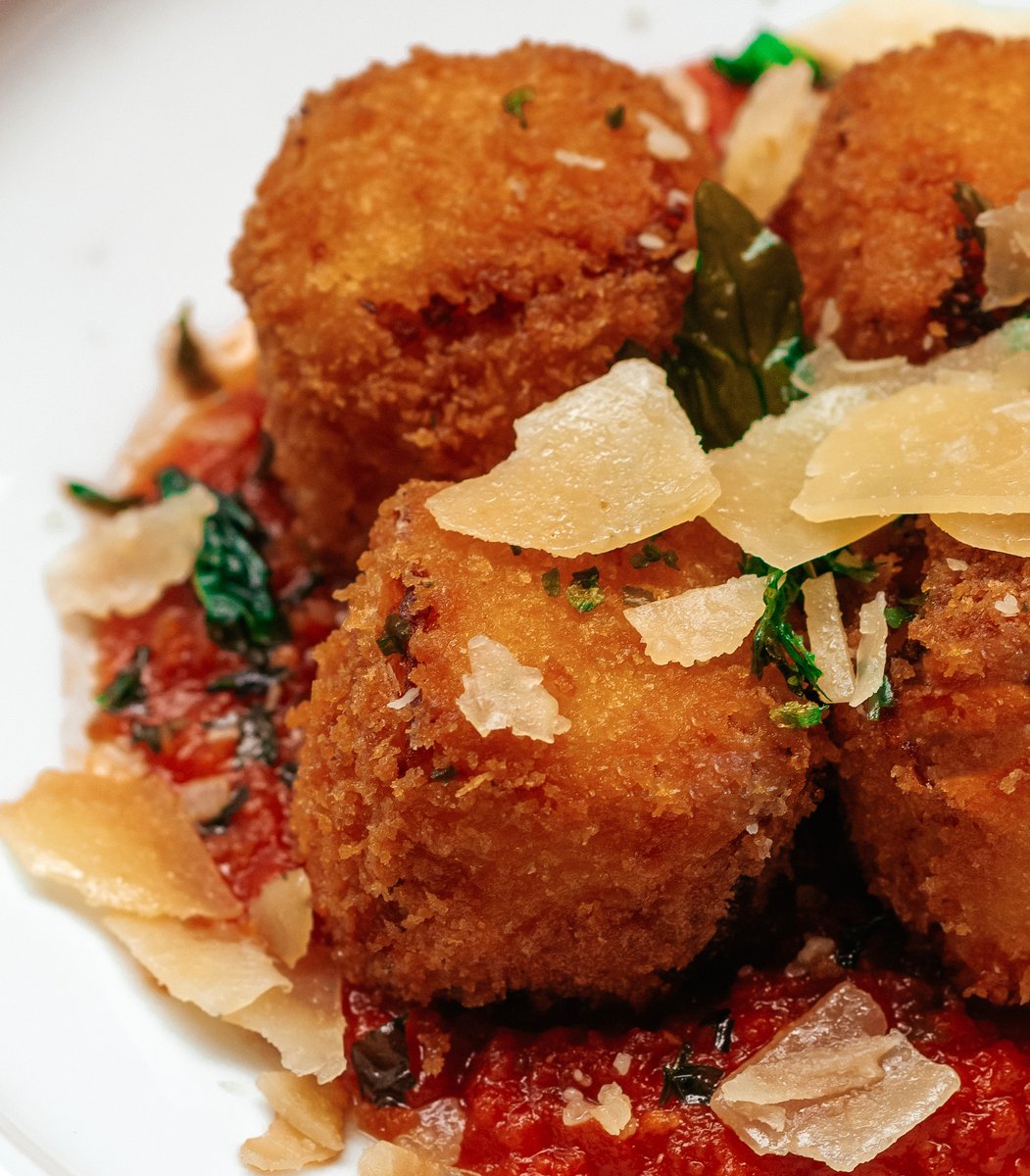AdegaCLE's tweet photo. How can you say no to our delicious polenta cubes? https://t.co/06xZRAGoXk