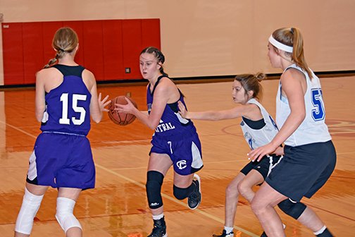 NewsregisterANR's tweet photo. The PAC Center in Aurora was filled to the brim with youth hoops action Saturday. Teams enjoyed warm January weather and a day filled with basketball. https://t.co/HWgX6QfWSZ