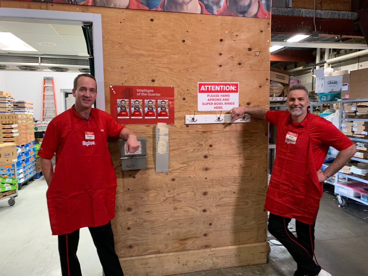 OmahaProd's tweet image. Employee of the Month @kurt13warner teaching Peyton the tricks of the trade