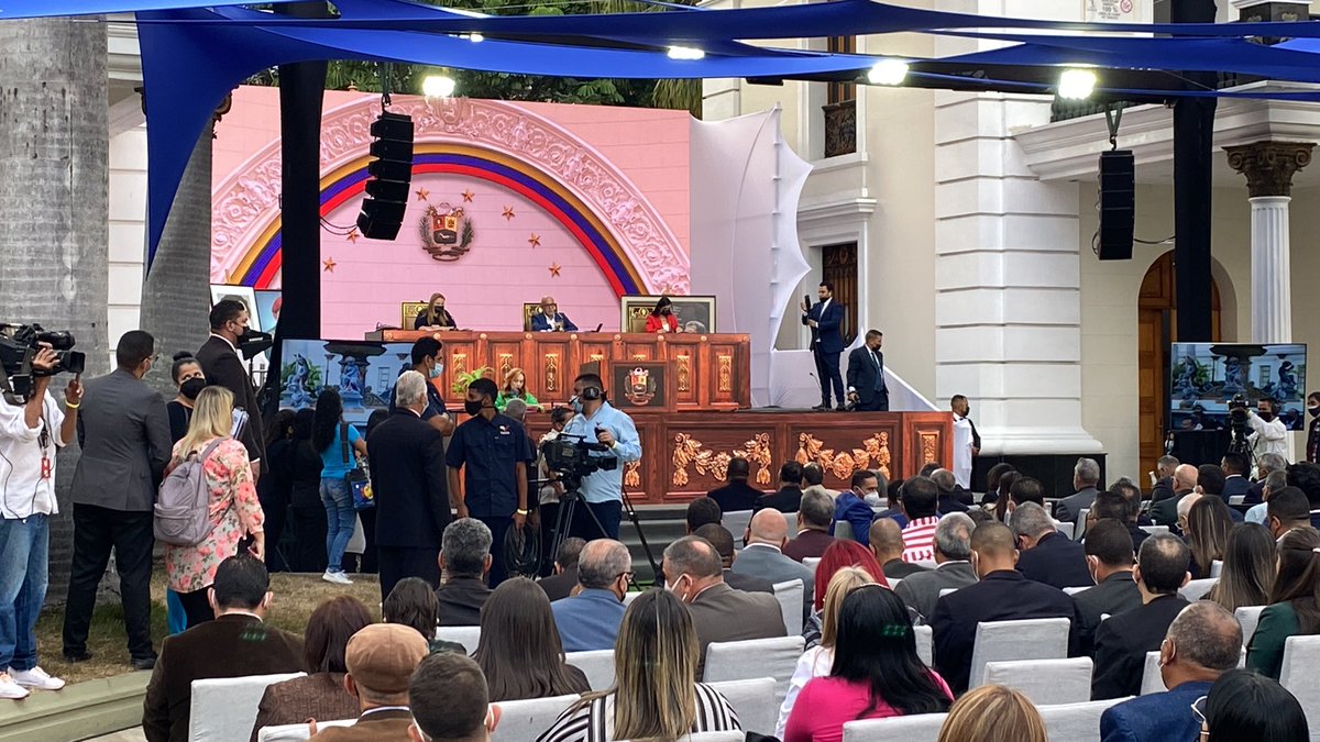 PeriodistaAlejo's tweet photo. #AHORA | AN aprueba fe de errata aprobando sustitución en la comisión preliminar del comité de postulación judicial, sustituyendo al diputado Óscar Ronderos por el diputado @AlfonsoCamposJ quien queda incorporado como integrante principal por el bloque opositor. #25Ene https://t.co/G8alJiTxqy