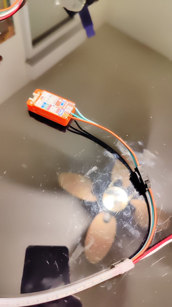 jessyseonoob's tweet photo. Mon projet de #pianoled avance, j'ai les loupiottes le module pour calculer les leds qui doivent être allumées, la connection bluetooth et la capture midi (c'est pas moi qui ait fait tout ça) https://t.co/SvEUu88I2d