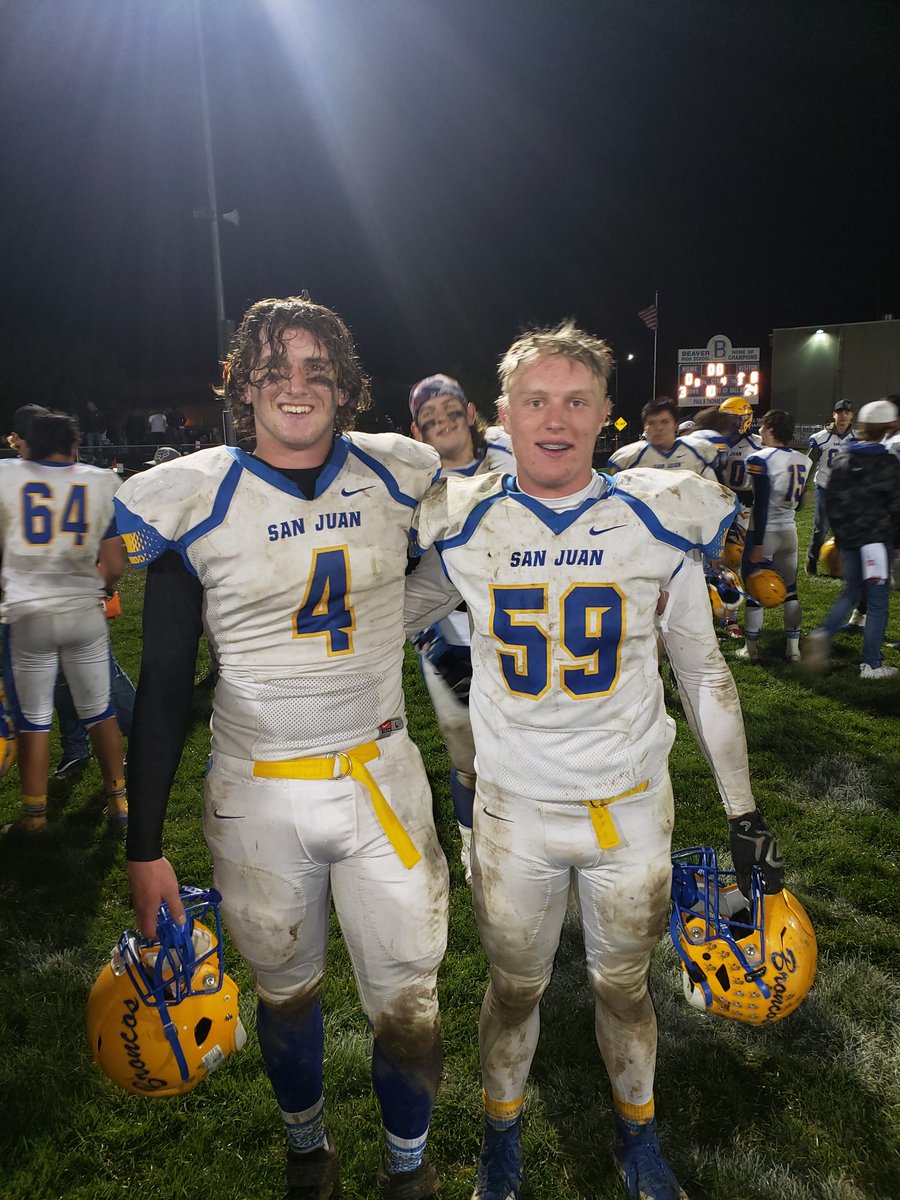 AnthonyBayles's tweet photo. @jeff_tuckett @SanJuanFootball @BHSExpress Can't go wrong with either one. Here's a pic of both of them! https://t.co/XzZa0V9BXw