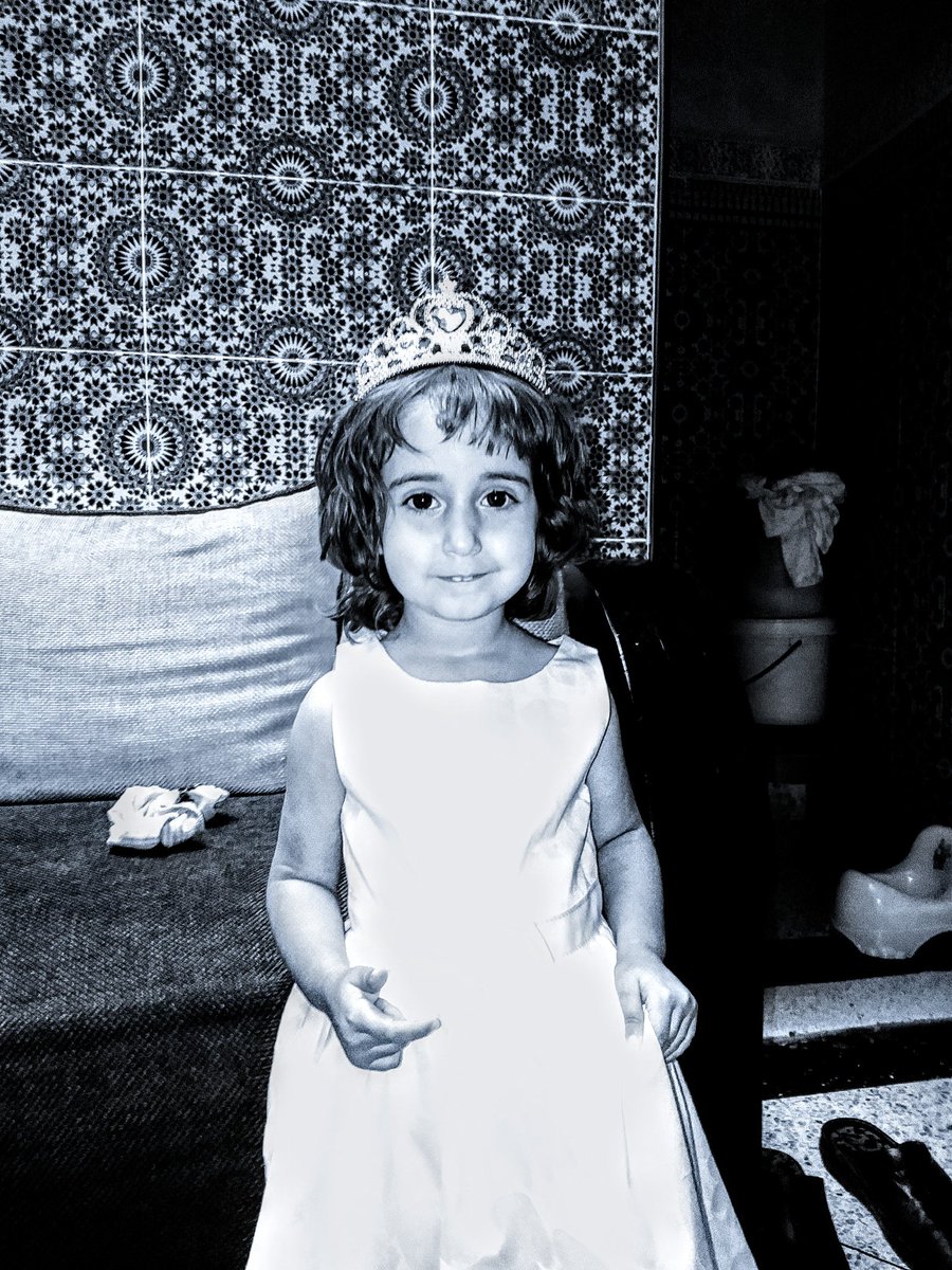 Done
Officially open for commission
Ball point and polychromos