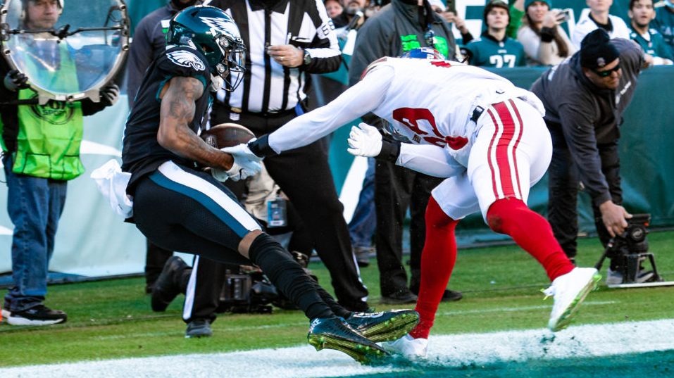 thomasrp93's tweet photo. Whenever you're feeling a bit down, just remind yourself DeVonta Smith is an Eagle.

Already one of the best players on the team.
#Eagles https://t.co/PqSQf5YObn