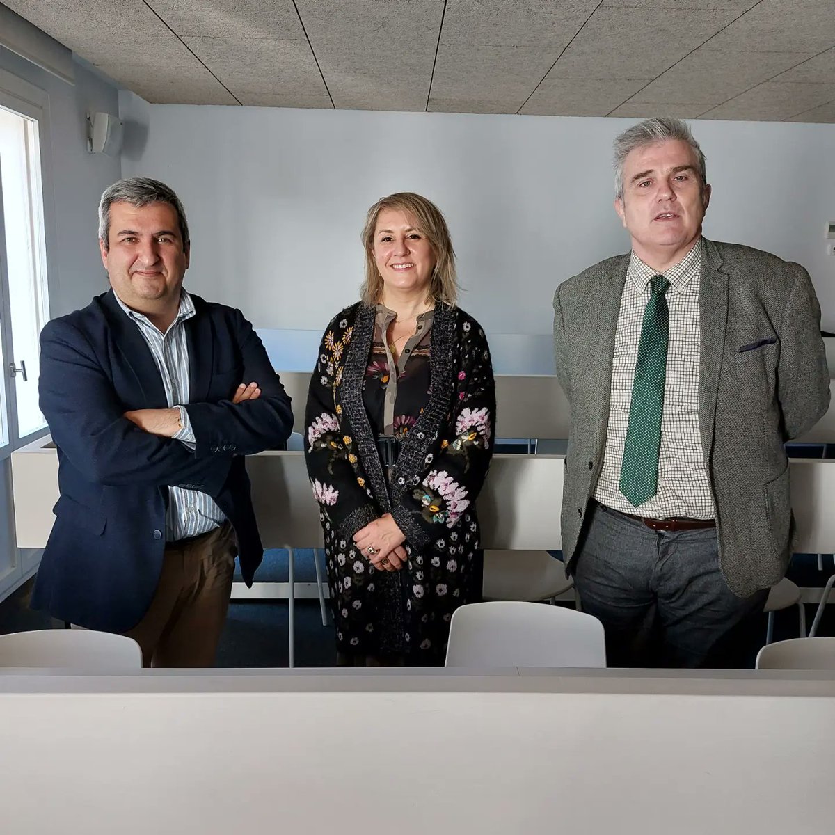 navarrodeluis's tweet photo. Gracias @CocaColaEP_es  por compartir con @DNManagement  el informe sobre #emprendimientofemenino elaborado por @anafernandezla  dentro de la #GiraMujeres.
 @Amedna_  @marsanaro  @belgalindo 
@unavarro https://t.co/KPPA7W7xJh