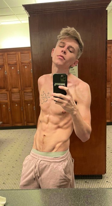 Body update 😝 https://t.co/HwIMSVOw59