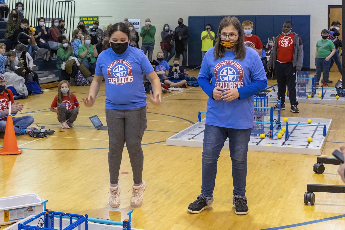 KemperMr's tweet photo. Some awesome photos from this Saturdays @VEXRobotics tournament. @ltgoodnews @IC_Explorers @explorobots https://t.co/ESrMoE9DkI