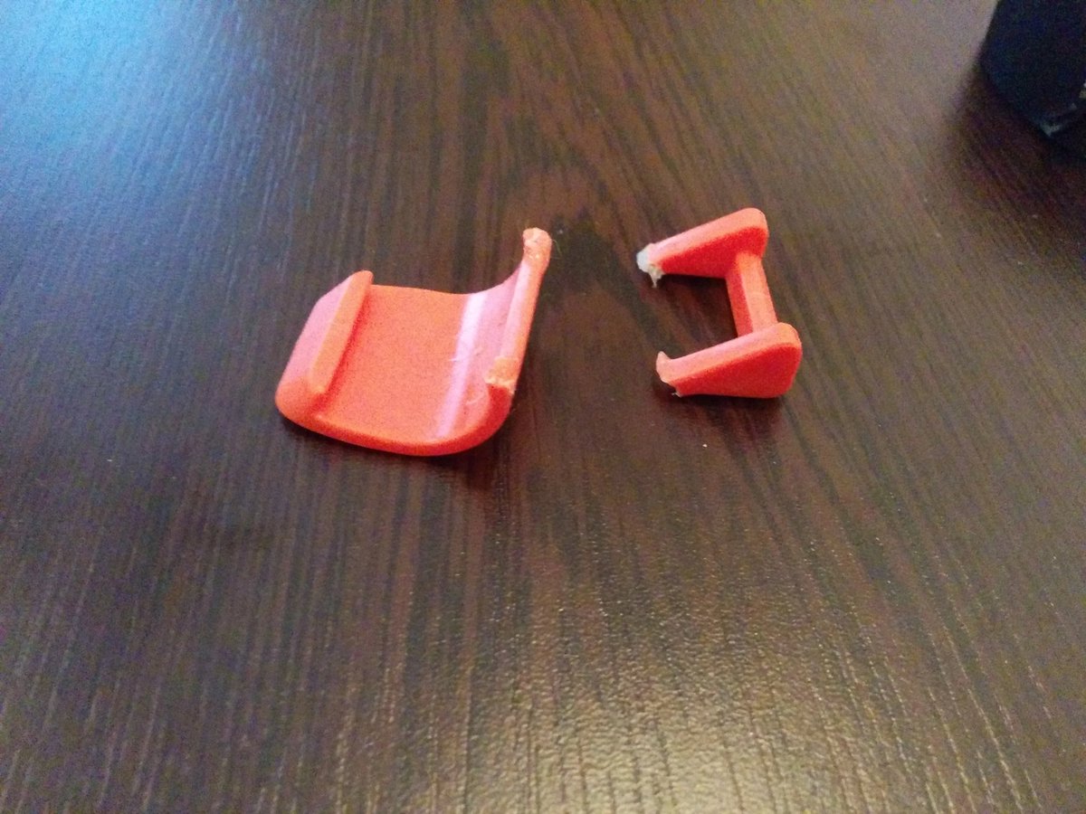 заклеить пластиковое ведро. сломанный пластиковый стул. сломал пластиковый. сломалась пластиковая деталь. сломалась пластиковая деталь.