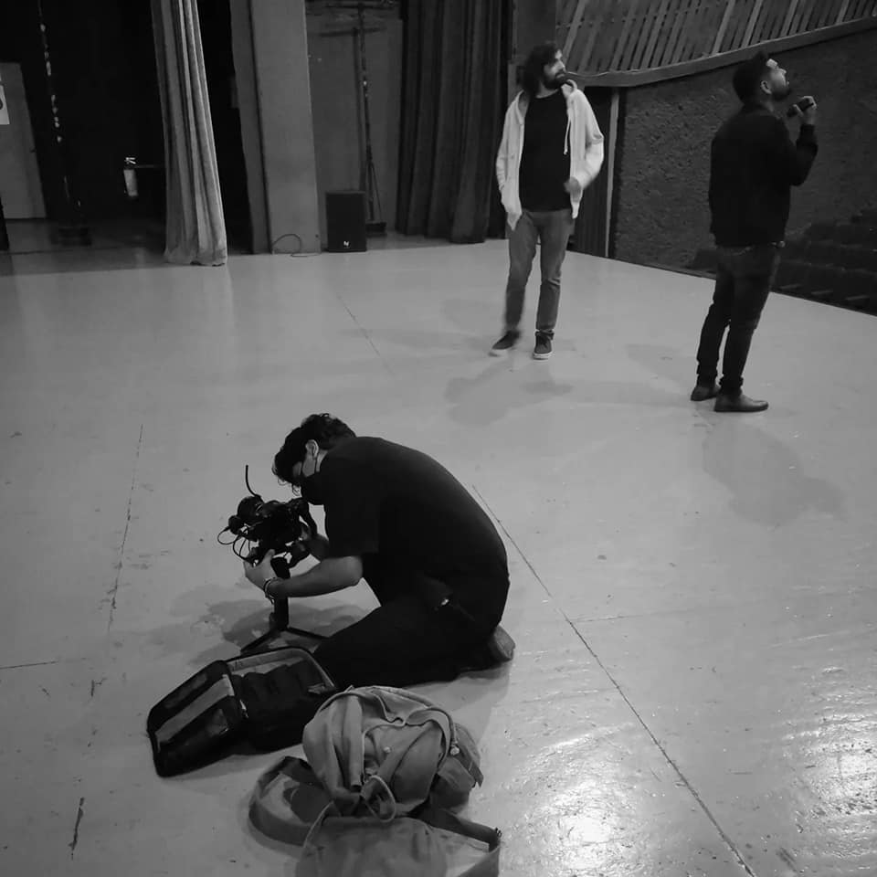semiciclos_mx's tweet photo. #tb Producción video "Destino" con Skoros.
.
.
.
#destino #semiciclos #videoclip #newrelease #indiemexico #rockalternativo https://t.co/fc7ldcsNK1