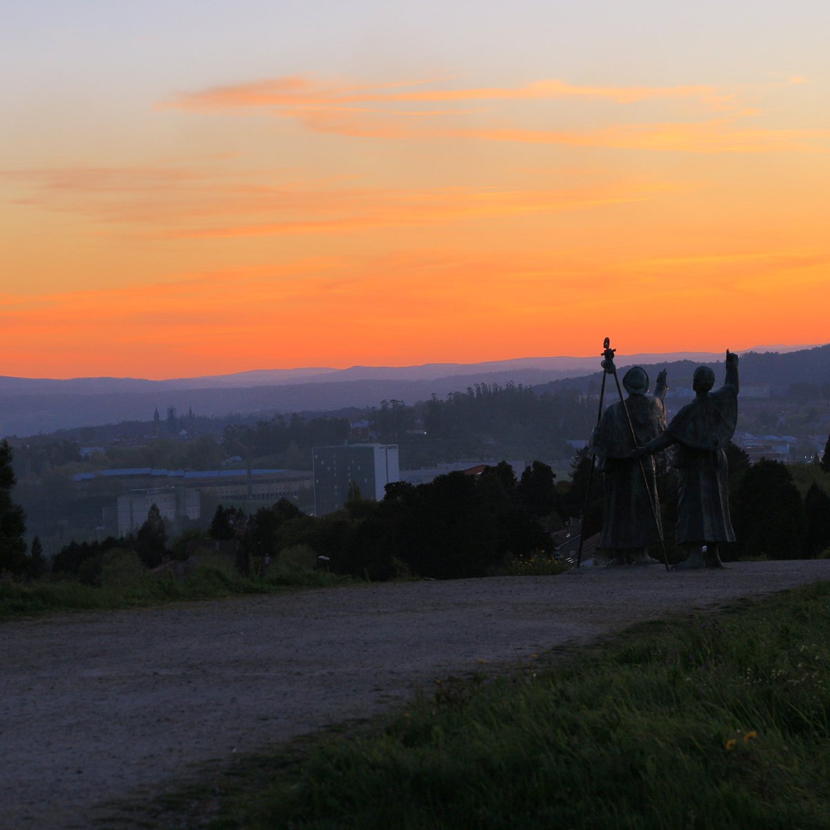 lib_peregrinos's tweet photo. Buen camino todos.
Camino Francés

📍Monte do Gozo, Galicia, Spain

📷The statues of two pilgrims pointing to the towers of the Cathedral

Memory of my #CaminodeSantiago
#caminofrancés #caminofrances #viapodiensis #jacobsweg #bonchemin #buencamino #ultreia instagram https://t.co/qoadFX0ELj