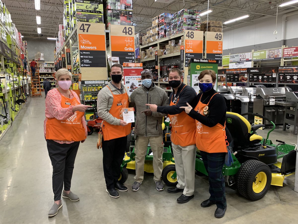 deborah_rambo's tweet photo. Thank you Luke for your partnership with taking care of Gardens overheads while we set spring!!!👊🏼⁦@ginger_coleman⁩ ⁦@Brianthor1⁩ https://t.co/sumS8qWdi6