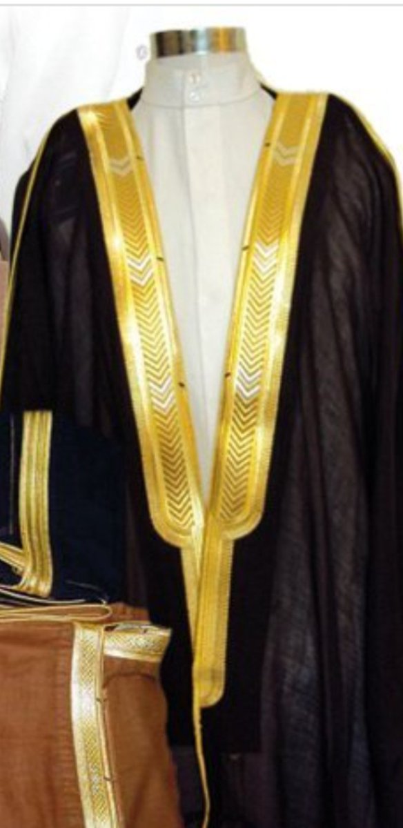 sihayijm's tweet photo. أحسائيون:

لا يبصمُ الحُبُّ إلا من أصابعِنا 
ولا يُوَصِّي الهوى إلَّا وصايانا

هذا البهاءُ الذي يكسو (مشالحَـ)ـنا
بهاؤُنا وبريقٌ من سجايانا

(مشالحٌ) أُودِعَتْ فيها شمائلُنا
مُطرَّزاتٍ بتِبرٍ من مزايانا

جلودُنا لم تكنْ إلا قُماشتَها
كأنَّما هِيَ حِيكَتْ من خلايانا https://t.co/isXtM77PUk