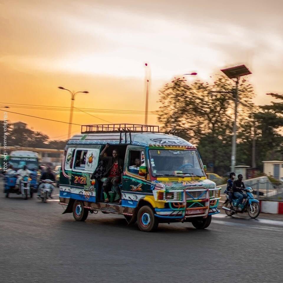 anousbamako's tweet photo. [#LIEUX] Un apprentis #sotrama a dit:.…. 🤔

📍Bamako by 📸 Batikpa Kouassi
-
#anousbamako #anbmagazine https://t.co/8PZtoJQCTa