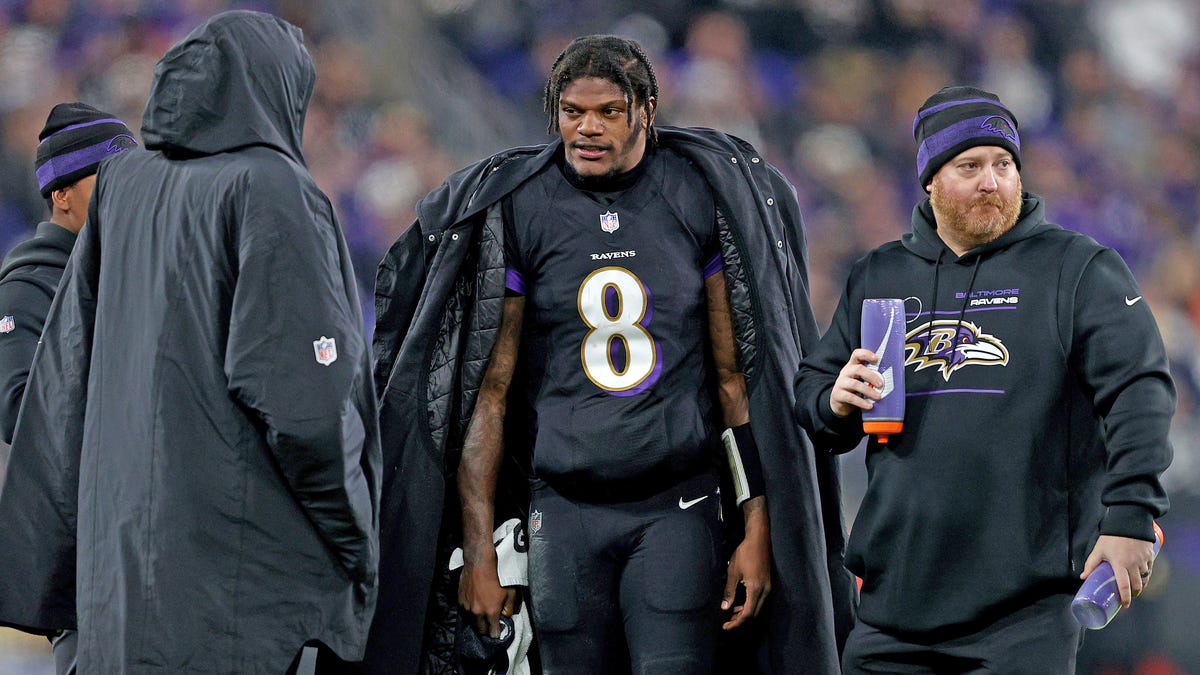 Deadspin's tweet photo. Lamar Jackson is out here again making it difficult to root for him https://t.co/4PVNLxpvjd https://t.co/LZE576zT6E