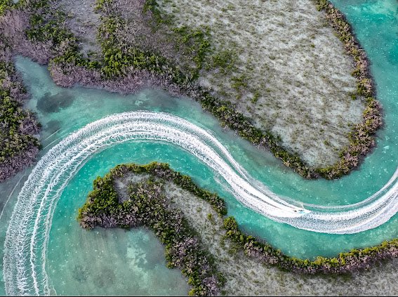 hellsbayboats's tweet photo. Only in a -HB<! Check out Walkers Cay: Back at Walker's https://t.co/bboZl98AvF on YouTube. @walkers_cay #Hellsbay https://t.co/RuAjiqLoR0