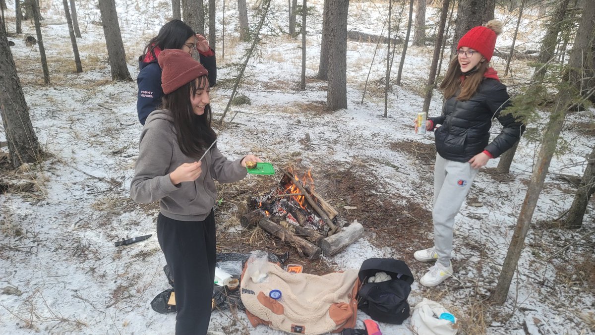 EcoleWoodman's tweet photo. The learning on today's field trip was:
☑SSEL of fire lighting stands for Science, Skill, Equipment and Luck.
☑Friction is the magic ingredient in climbing.
Survival skills in the a.m., climbing in the p.m. #envoe https://t.co/Z9wIyHRxTl