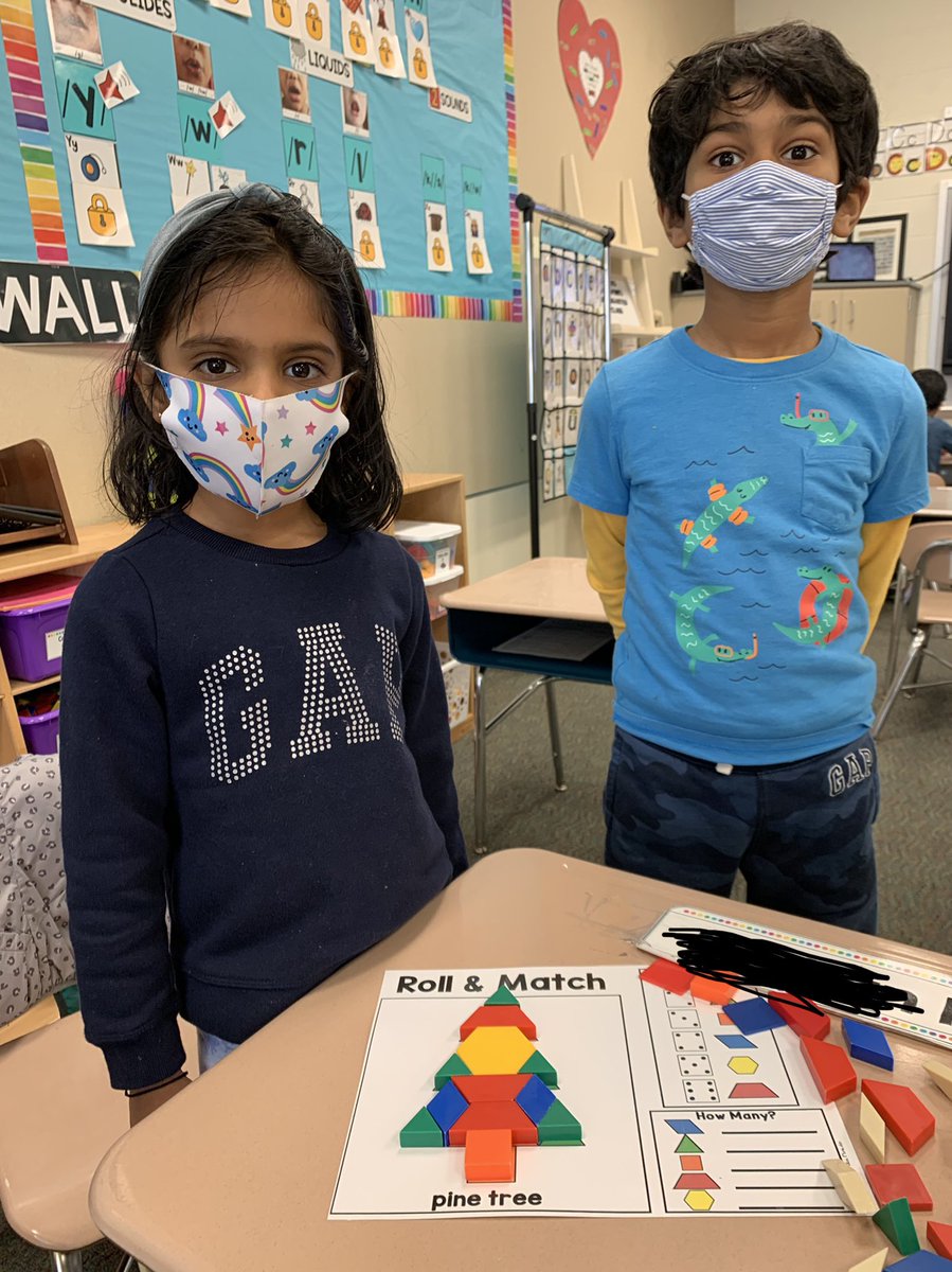 MrsYatesNLA's tweet photo. Building pictures with our shapes today 🟩🔺🟡🔷 https://t.co/1xxF3BwOHU