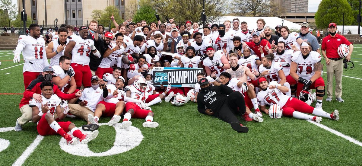 After a great visit with @Coach_Gunns and <a href="/CoachTiernan/">Coach Brad Tiernan</a>, beyond thankful to have received an Offer from Sacred Heart University‼️<a href="/CanisiusHSFB/">Canisius HS Football</a>