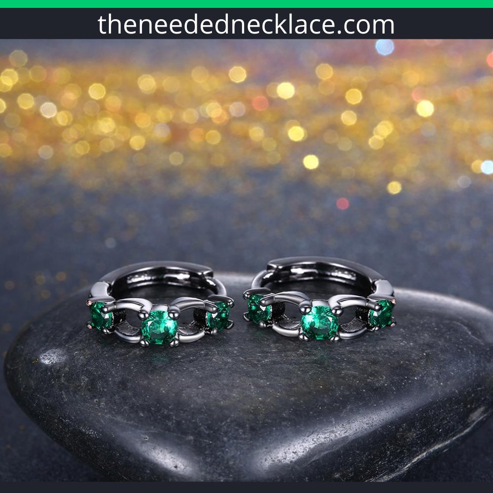 NecklaceNeeded's tweet photo. BLACK GOLD EMERALD HUGGIE EARRINGS💎

#Majestic #Emerald delights shimmering with #iconic intricate #patterns!✨
#Mystic #styles in charming #blackgold sporting clever #green #crystal flair!💚💚💚
The #perfect #giftideas for any #special #celebration!🎉

https://t.co/aI37mkZ3jG https://t.co/daIKtQoWRd