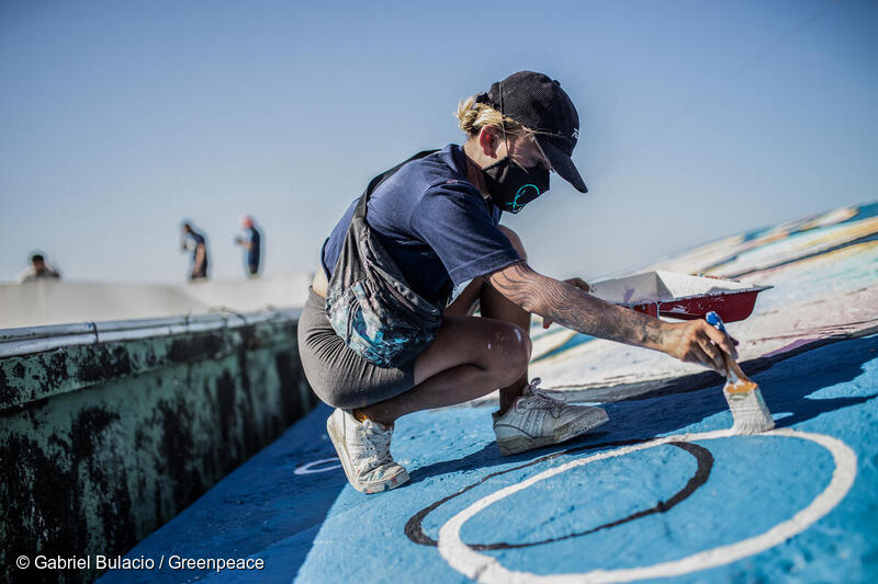 Artivism for the Argentine Sea! Check out these murals from Proyecto Atrapasueños <a href="/jaalmiron/">Almirón</a> <a href="/tatytetart/">Taty Gomez</a> &amp; <a href="/ecosdmar/">Ecos de Mar</a> 

This creative activism adds to protests from communities around Argentina, who are done with companies and governments profiting off the destruction of nature.