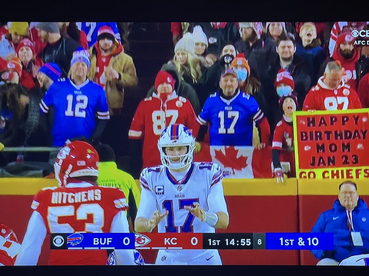 mizzscarlet's tweet photo. 🇨🇦 #BillsMafia representing front and center at Arrowhead 💪🏻 @BuffaloBills 

#BillsvsChiefs #CDNPride https://t.co/CfQ1QoGj2W