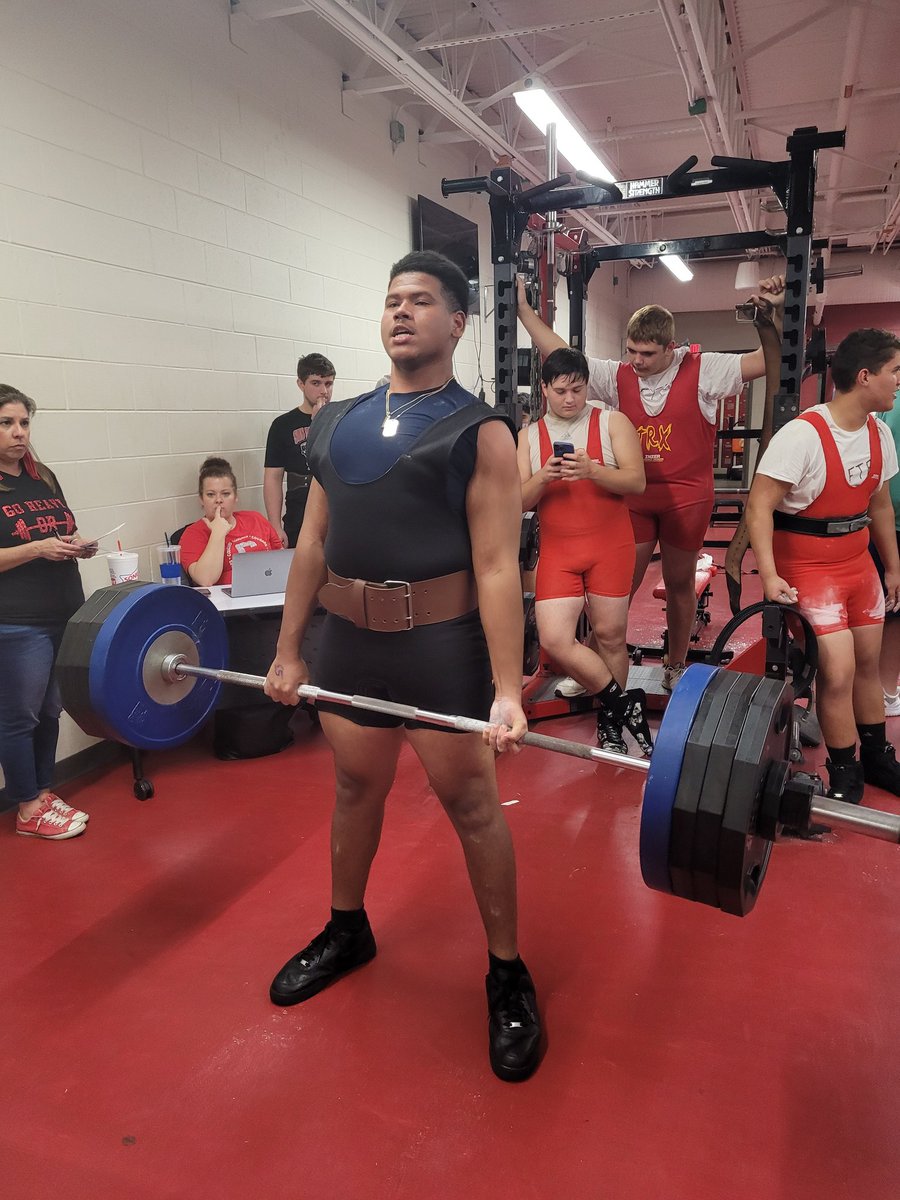 CoachChapa53's tweet photo. Proud of these athletes. Always working to better their scores. #powerlifting #texantough #hardworkworkhard https://t.co/v0RrCDx03L