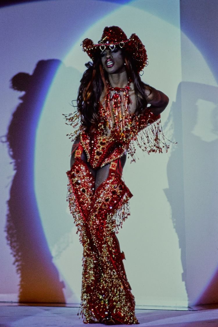 MIUCClAMUSE's tweet image. manfred mugler, your legacy will live on forever