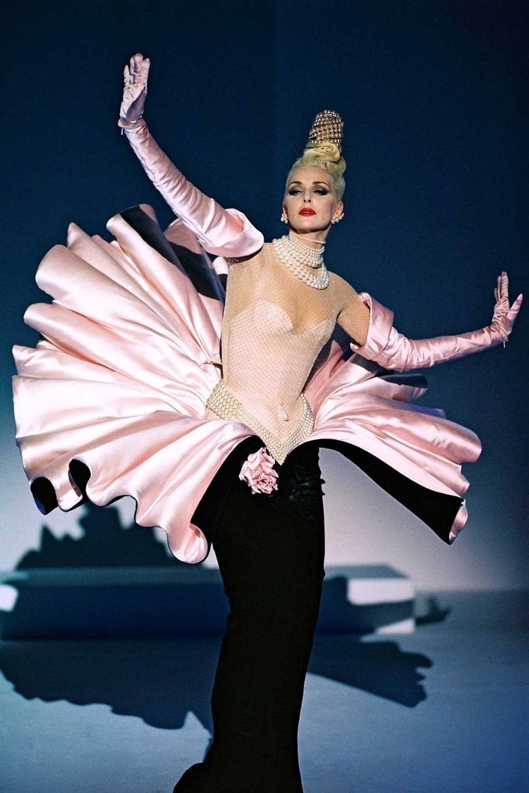 MIUCClAMUSE's tweet image. manfred mugler, your legacy will live on forever