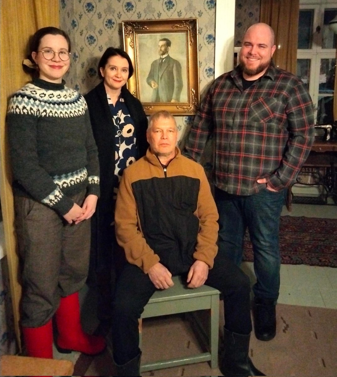 KnuuttiTeemu's tweet photo. Laihialaiset @keskusta #aluevaali ehdokkaat vaalivalvojaisissaan aatteen synnyinsijoilta Santeri #Alkio -talolta.
Yksi meistä tuli valituksi #Pohjanmaan aluevaltuustoon ja toinen varalle.
Ei huono tulos kaupungin varjossa, jossa keskustalaisuus on marginaali. https://t.co/aKI3ieOyWY
