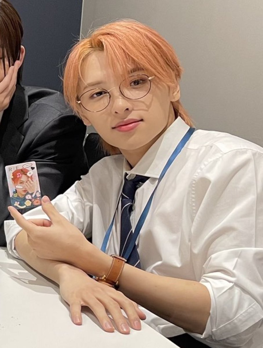 hyunIixcore's tweet photo. sungho looks so good with light hair in specs my god https://t.co/zvlEHdV8a7