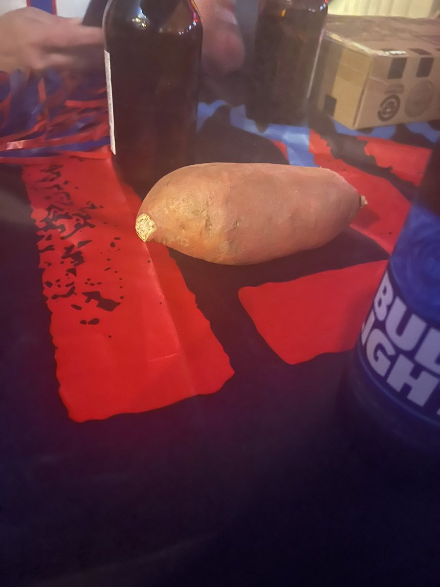 AmandaWiltsey's tweet photo. #RallySpud on a @BillsMafiaBabes flag tablecloth - we got this. https://t.co/hcSGs5ityl