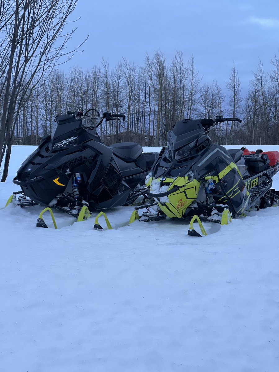 RichieVroom's tweet image. Just out for a rip with the wife tonight! @PolarisSnow #prormk #boost #khaos #polarisfamily