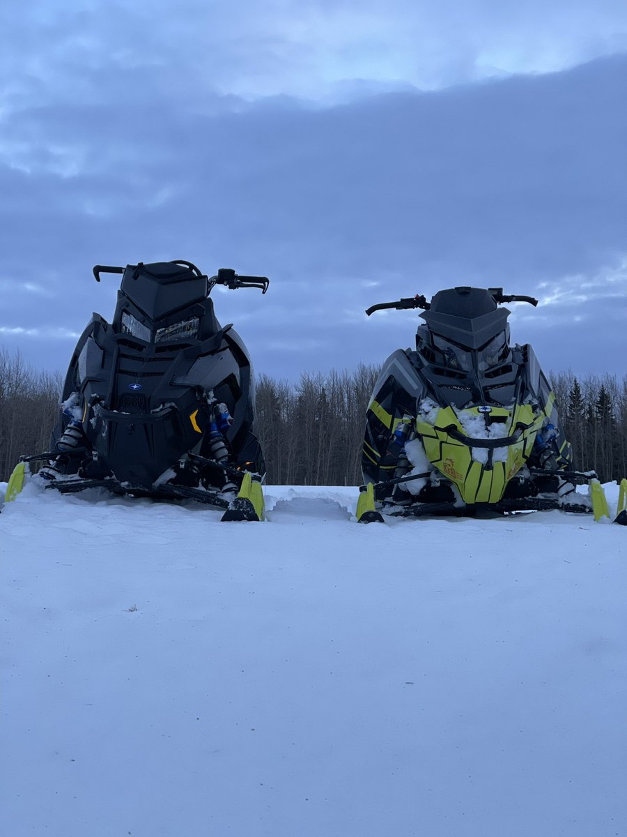 RichieVroom's tweet image. Just out for a rip with the wife tonight! @PolarisSnow #prormk #boost #khaos #polarisfamily
