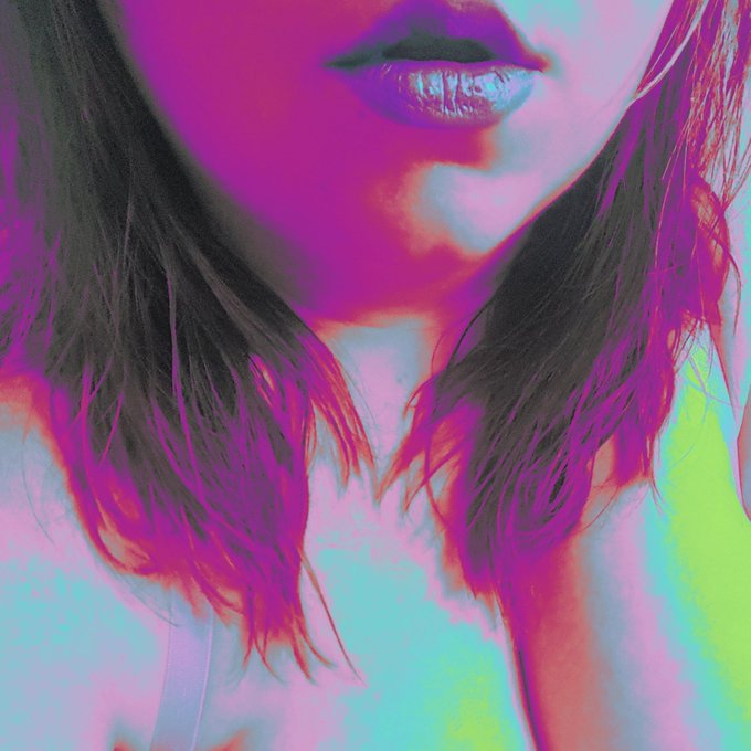 What's everyone's favorite color?? I can't decide mine 🙃 but im leaning more towards pink and black atm<a href="/tag/lips"class="tags"><span>#lips</span></a><a href="/tag/pink"class="tags"><span>#pink</span></a><a href="/tag/black"class="tags"><span>#black</span></a><a href="/tag/emo"class="tags"><span>#emo</span></a><a href="/tag/onlyfans"class="tags"><span>#onlyfans</span></a><a href="/tag/altgirlsof"class="tags"><span>#altgirlsof</span></a>