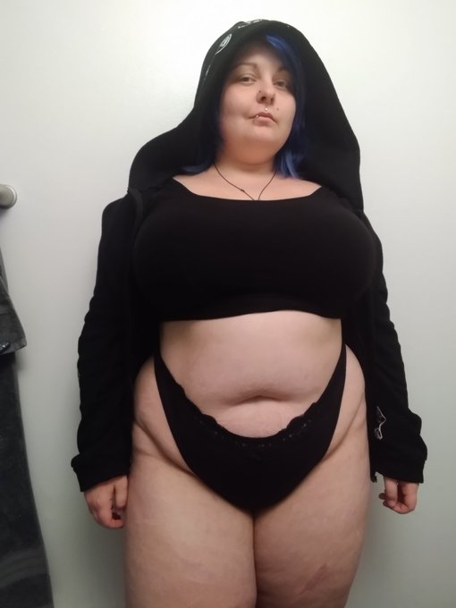 You have such a nice face.. 😈 But It would look even better if it was between my legs 👅🥴 #onlyfansnsfw<a href="/tag/gothicgirl"class="tags"><span>#gothicgirl</span></a><a href="/tag/onlyfansnsfw"class="tags"><span>#onlyfansnsfw</span></a><a href="/tag/onlyfanscontentcreator"class="tags"><span>#onlyfanscontentcreator</span></a>