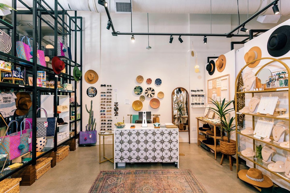 FlanneryXchange's tweet photo. Stop by Flannery Exchange this week and #ShopSmall from our amazing tenants Covet Palm Springs and Bobo Palm Springs 🛍

📸 Drew Metzger

#palmsprings #coworking #womenownedbusiness https://t.co/NlDZVFduM5