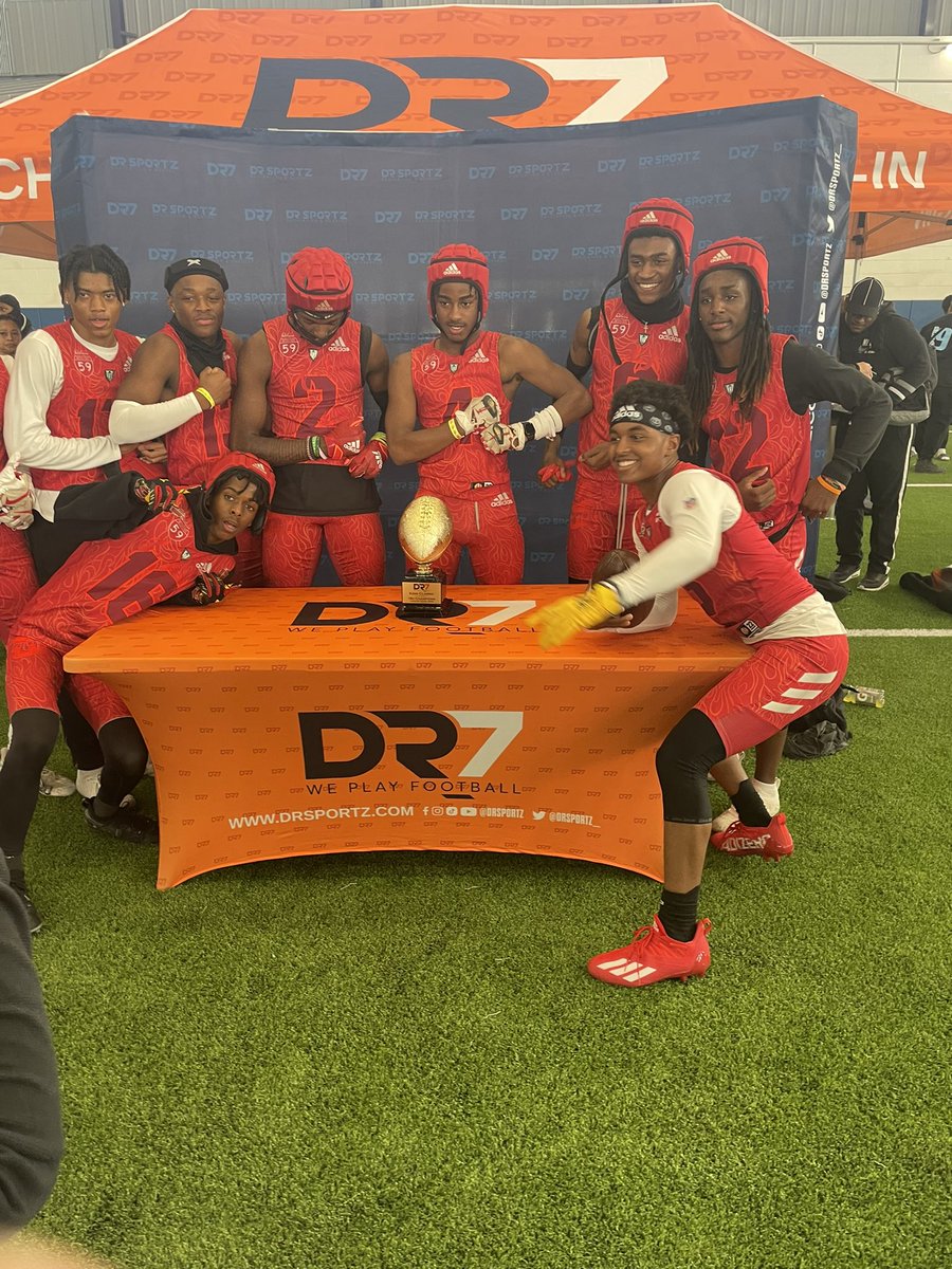 Hargrove_era1's tweet photo. We are them💪🏿…..@RoSimonJr #fast7v7 #fasthouston https://t.co/TA0k37NJDW