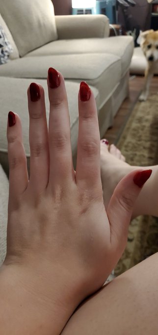 Daddy loves when I do my nails! https://t.co/Ps3rYUy6Ak