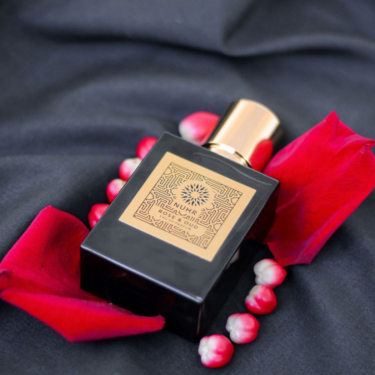 NUHRhome's tweet photo. Do you love the smell of roses?
This fragrance contains a blend of floral accord and oud, which gives it a unique and spiritual scent. The English rose is also included in this perfume, making it perfect for anyone who wants to feel feminine. https://t.co/aFsLlqkVrv