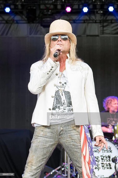 I d like to wish Happy Birthday to the one, the only, Robin Zander. 
