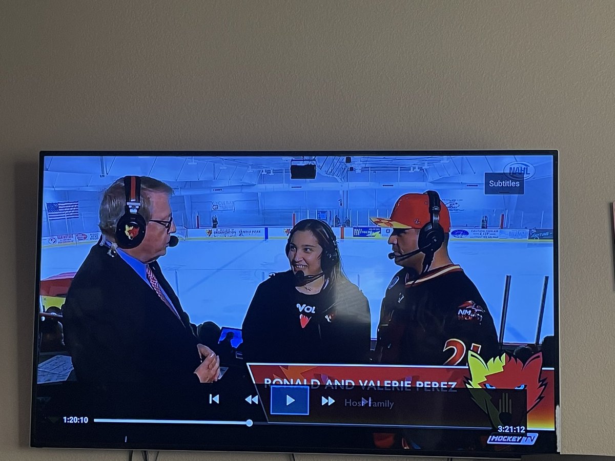burqueschamp21's tweet photo. Had a great time last night thanks @RevWeb and @JasonThomasPxP for the experience. #goicewolves https://t.co/AxdB3bwWjr