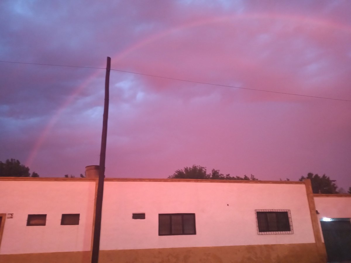 Cecilia29047612's tweet photo. #domingoentn Así salió arco iris en San Miguel ayer a las 20:30 bienvenido leo paradizo profesooooooooor!! Besos Marína y Darío @mabiuso @leoparadizo @DARIOLOPREITE https://t.co/nVwuXCklmi
