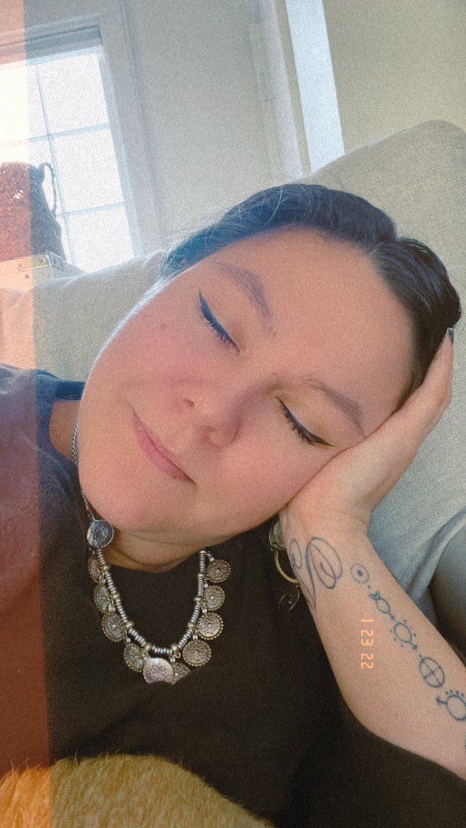 babyluna's tweet photo. Been dealing with jaw pain for so long. Send me all your TMJ remedies ✨ https://t.co/DpimDZyStH