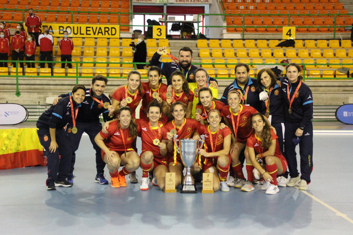 ¡¡CAMPEONAS 🥇🏆 del EuroHockey Indoor Championship II 2022 (W)!! Gracias a todas por estos 10 días inolvidables. #SaberAdondeIr #EHIC2022 #QueTeCalles!