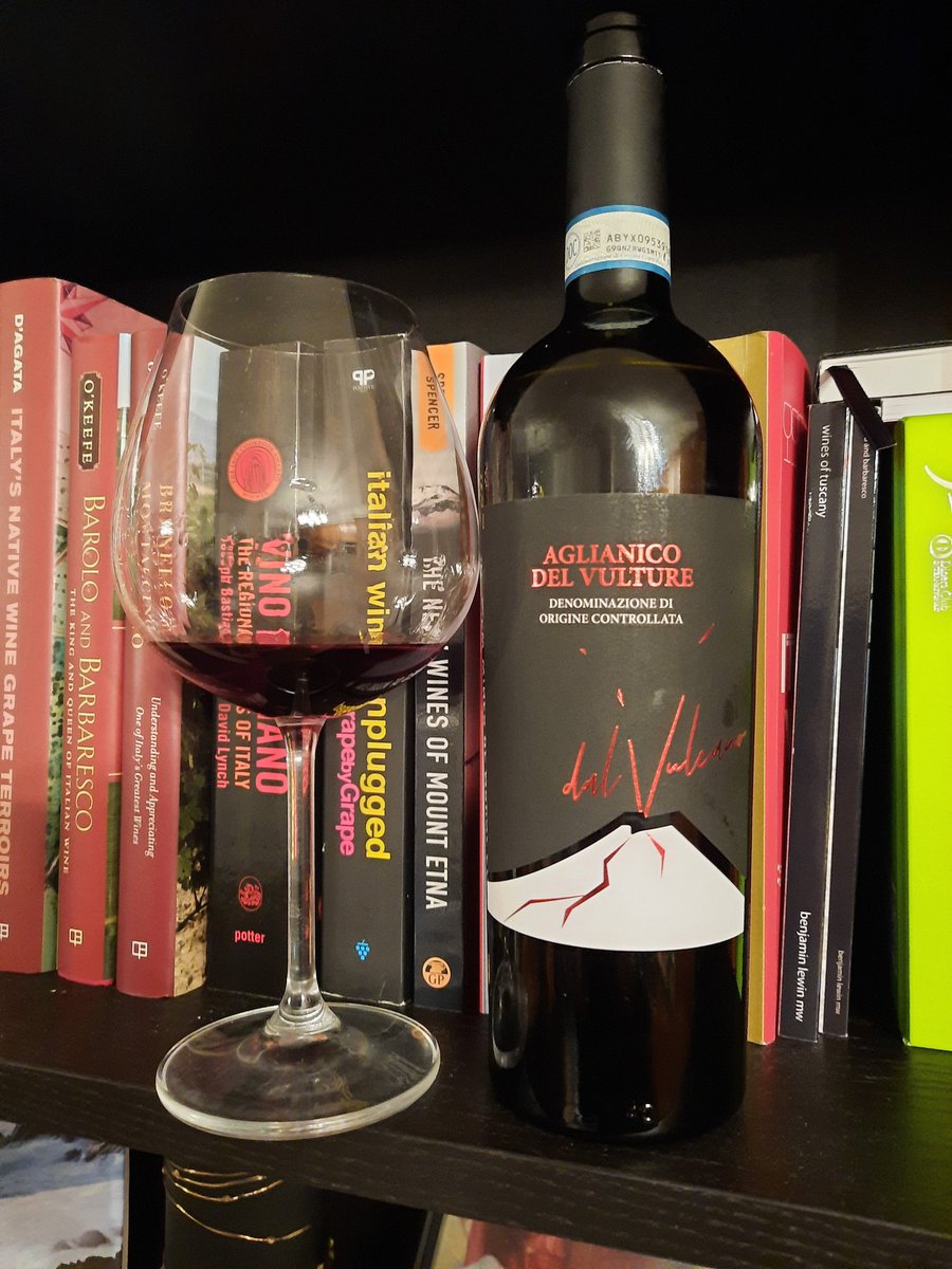 Liam3494's tweet photo. With the boss still in Argentina, a double steak night this weekend, and a bottle of #Aglianico that was sitting on the shelf. Not bad for a Sunday night. @pietrosd @ArdenPaul4 @Friscokid49 @JohnMFodera @Gordo19571 @MikeyGio85 @RussellVine1981 @SuzyQlovesWine @Be_U_Nique00 https://t.co/fvP2JcSSfw