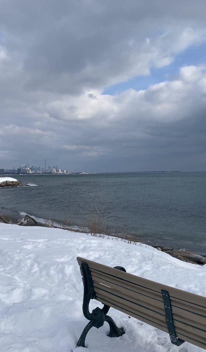 My happy place ♥️ Home sweet home🥰 La fille du lac, c’est moi et la vie est un long fleuve tranquille (de temps en temps) 😝 Bon dimanche! #mimicobythelake #mimicocruisingclub #humberbayshoreslifestyle #humberbaybridge